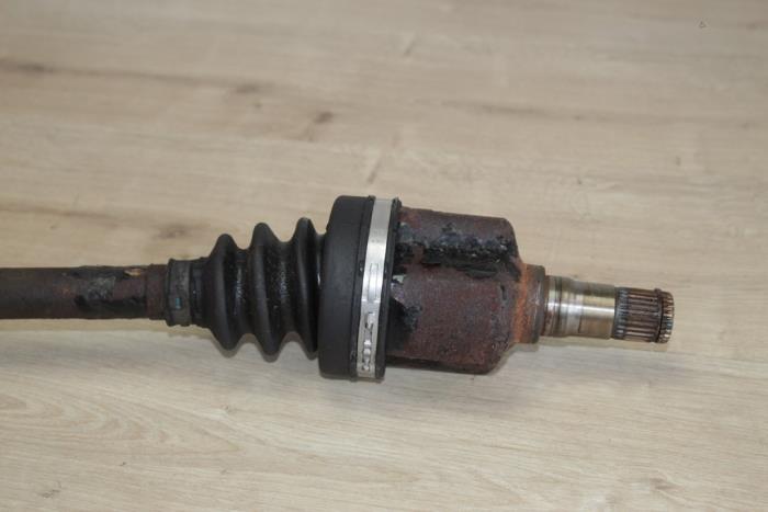 Drivaxel, vänster fram från en MINI Clubman (R55) 1.6 16V Cooper S 2008