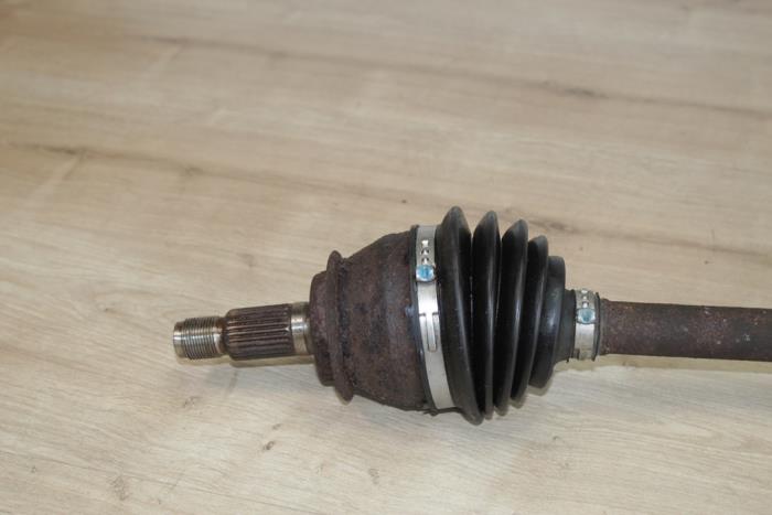 Drivaxel, vänster fram från en MINI Clubman (R55) 1.6 16V Cooper S 2008