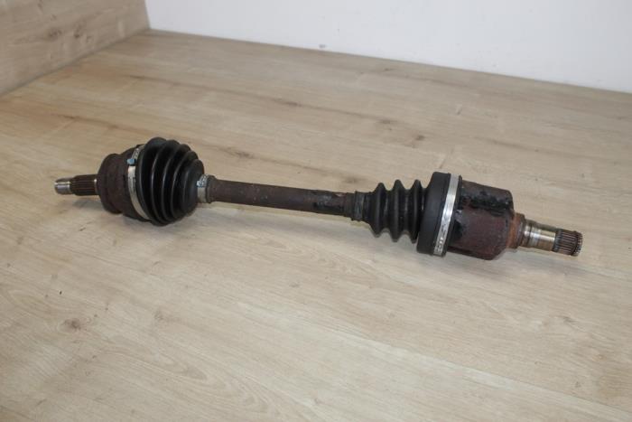 Drivaxel, vänster fram från en MINI Clubman (R55) 1.6 16V Cooper S 2008