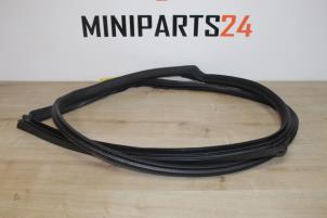 Gebruikte Deurrubber 2Deurs rechts Mini Mini Cooper S (R53) 1.6 16V Prijs € 53,55 Inclusief btw aangeboden door Miniparts24 - Miniteile24 GbR