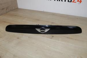 Gebruikte Handgreep Achterklep Mini Mini (F56) 2.0 16V Cooper S Prijs € 95,20 Inclusief btw aangeboden door Miniparts24 - Miniteile24 GbR