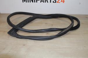 Gebruikte Deurrubber 2Deurs rechts Mini Mini (F56) 2.0 16V Cooper S Prijs € 41,65 Inclusief btw aangeboden door Miniparts24 - Miniteile24 GbR