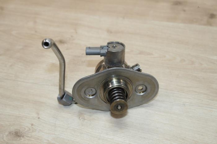 Högtryckspump från en MINI Mini (F56) 2.0 16V Cooper S 2014