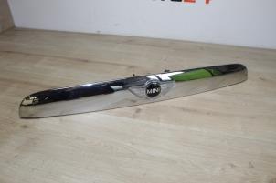 Gebruikte Handgreep Achterklep Mini Mini (F56) 2.0 16V Cooper S Prijs € 83,30 Inclusief btw aangeboden door Miniparts24 - Miniteile24 GbR