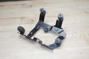 Gebruikte Steun stuurbekrachtigingspomp Mini Mini Cooper S (R53) 1.6 16V Prijs € 32,73 Inclusief btw aangeboden door Miniparts24 - Miniteile24 GbR