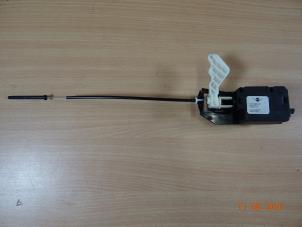 Gebruikte Motor Tankklepvergrendeling Mini Cooper S Prijs € 15,00 Margeregeling aangeboden door Miniparts24 - Miniteile24 GbR