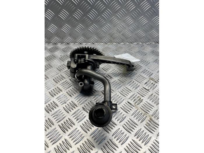 Oliepomp van een Volkswagen Transporter/Caravelle T5 2.5 TDi 4Motion 2009