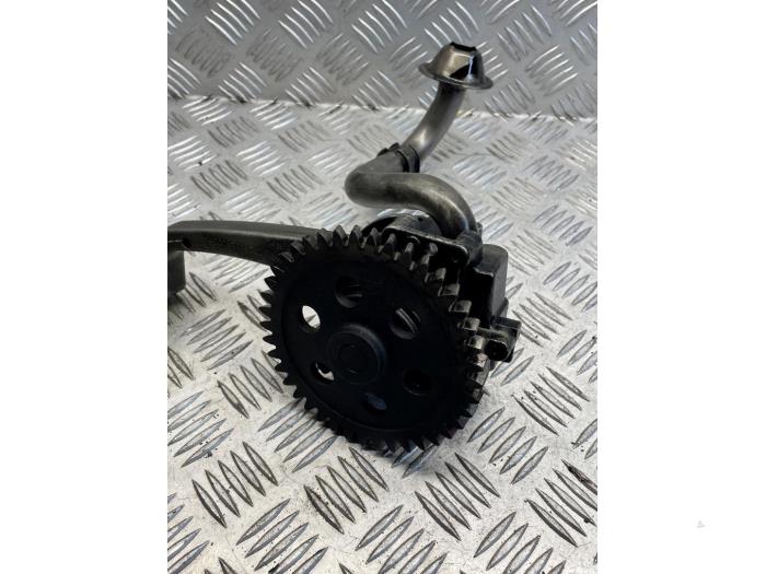 Oliepomp van een Volkswagen Transporter/Caravelle T5 2.5 TDi 4Motion 2009