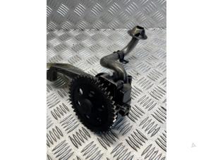 Gebruikte Oliepomp Volkswagen Transporter/Caravelle T5 2.5 TDi 4Motion Prijs € 50,00 Margeregeling aangeboden door APST