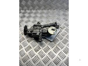 Begagnade Oljepump Opel Vivaro 2.5 CDTI 16V Pris € 50,00 Marginaltabell erbjuds av APST