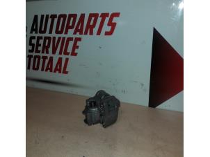 Używane Pompa oleju Audi A4 (B7) 2.0 TDI 16V Cena € 50,00 Procedura marży oferowane przez EU Engines & Parts BV