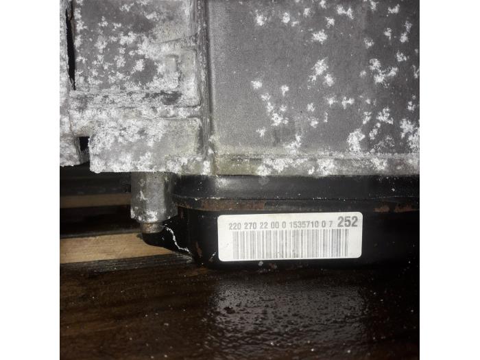 Versnellingsbak van een Mercedes-Benz CL (215) 5.8 CL-600 V12 36V 2003