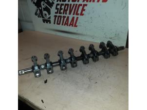 Begagnade Vipparmsaxel Opel Vivaro 2.5 DTI 16V Pris € 75,00 Marginaltabell erbjuds av APST