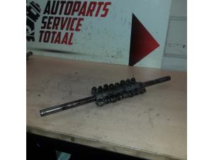 Begagnade Vipparmsaxel Renault Master II (FD/HD) 2.2 dCi 16V Pris € 75,00 Marginaltabell erbjuds av APST