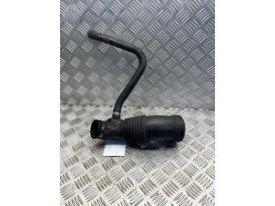 Gebruikte Aanzuigslang Lucht Iveco New Daily V 35C11K, 35S11DKP Prijs € 25,00 Margeregeling aangeboden door APST