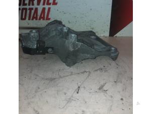 Gebruikte Dynamosteun onder Opel Insignia Sports Tourer 2.0 CDTI 16V 130 ecoFLEX Prijs € 40,00 Margeregeling aangeboden door APST