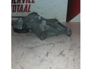 Gebruikte Dynamosteun onder Opel Insignia Sports Tourer 2.0 CDTI 16V 130 ecoFLEX Prijs € 40,00 Margeregeling aangeboden door APST