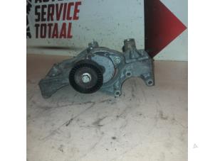 Gebruikte Dynamosteun onder Opel Insignia Sports Tourer 2.0 CDTI 16V 130 ecoFLEX Prijs € 40,00 Margeregeling aangeboden door APST