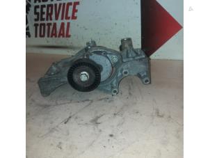 Gebruikte Dynamosteun onder Opel Insignia Sports Tourer 2.0 CDTI 16V 130 ecoFLEX Prijs € 40,00 Margeregeling aangeboden door APST