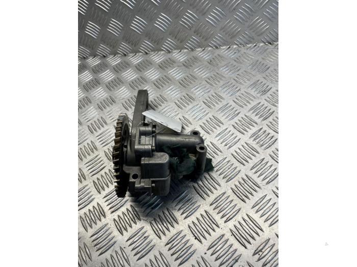 Oliepomp van een Volkswagen Transporter T5 2.5 TDi 2009