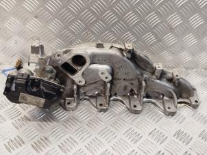 Używane Kolektor dolotowy Mercedes C (W205) C-180 1.6 CDI BlueTEC, C-180 d 16V Cena € 100,00 Procedura marży oferowane przez APST