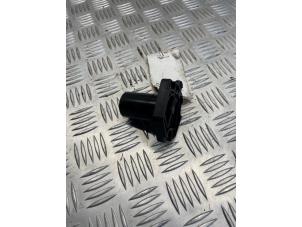 Używane Czujnik poziomu oleju Mercedes C (W205) C-180 1.6 CDI BlueTEC, C-180 d 16V Cena € 25,00 Procedura marży oferowane przez APST