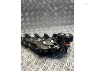 Używane Kolektor dolotowy Mercedes C (W205) C-180 1.6 CDI BlueTEC, C-180 d 16V Cena € 100,00 Procedura marży oferowane przez APST