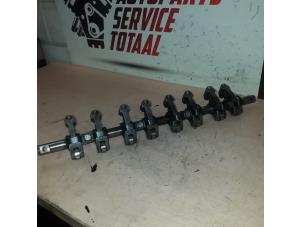 Begagnade Vipparmsaxel Opel Vivaro 2.5 DTI 16V Pris € 75,00 Marginaltabell erbjuds av APST