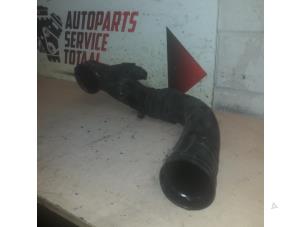 Gebruikte Aanzuigslang Lucht BMW X5 (F15) xDrive 40d 3.0 24V Prijs € 50,00 Margeregeling aangeboden door APST