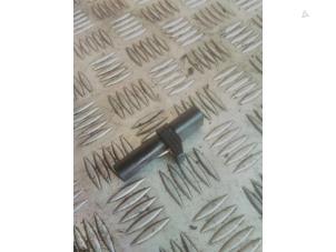 Begagnade Vevaxelsensor Mercedes C Estate (S204) 2.2 C-200 CDI 16V . Pris € 20,00 Marginaltabell erbjuds av APST