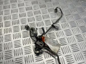 Begagnade Bränsleledning Ford Transit Custom 2.2 TDCi 16V FWD Pris € 45,00 Marginaltabell erbjuds av APST