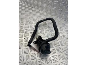 Gebruikte Olie vulpijp Mercedes A-Klasse AMG (177.0) 2.0 A-35 AMG Turbo 16V 4Matic Prijs € 30,00 Margeregeling aangeboden door APST