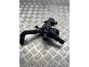 Gebruikte Thermostaathuis Mercedes A (177.0) 2.0 A-220 Turbo 16V Prijs € 50,00 Margeregeling aangeboden door APST