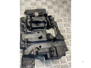 Gebruikte Bekleding Motorkap Mercedes E Estate (S213) E-200d 2.0 Turbo 16V Prijs € 15,00 Margeregeling aangeboden door APST