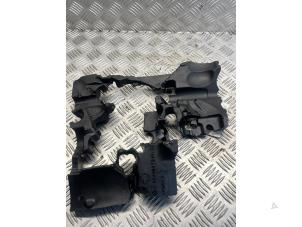 Gebruikte Bekleding Motorkap Mercedes E Estate (S213) E-200d 2.0 Turbo 16V Prijs € 15,00 Margeregeling aangeboden door APST