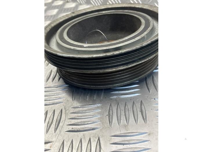 Remskiva, vevaxel från en Iveco New Daily VI 33S13, 35C13, 35S13 2016