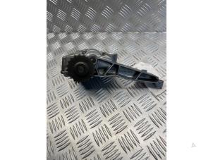 Gebruikte Oliepomp Mercedes Sprinter 3,5t (906.63) 318 CDI 24V Prijs € 50,00 Margeregeling aangeboden door APST