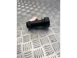 Begagnade Oljepåfyllningsrör Fiat Ducato (250) 2.3 D 130 Multijet Minibus Extralongo Pris € 30,00 Marginaltabell erbjuds av APST