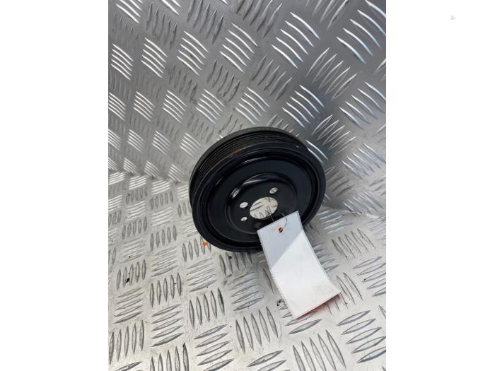 Krukas Poelie van een Audi A3 Limousine (8YS) 2.0 30 TDI 16V 2021