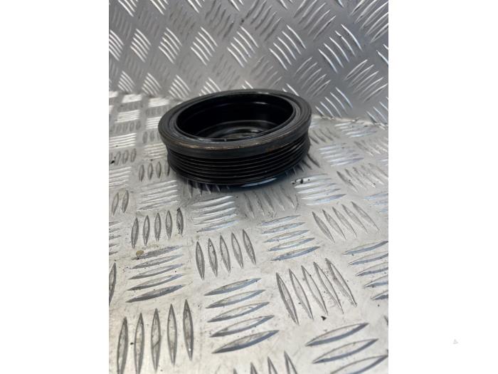 Krukas Poelie van een Audi A3 Limousine (8YS) 2.0 30 TDI 16V 2021