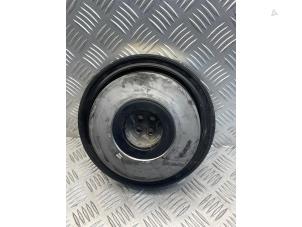 Begagnade Remskiva, vevaxel Mercedes E (W213) E-200d 2.0 Turbo 16V Pris € 75,00 Marginaltabell erbjuds av APST