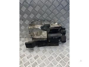 Gebruikte Bekleding Motorkap Mercedes E Estate (S213) E-200d 2.0 Turbo 16V Prijs € 15,00 Margeregeling aangeboden door APST