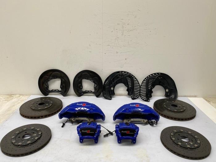 Bromsoksats från en Audi RS 6 Avant (C8) 4.0 V8 TFSI Mild Hybrid 32V 2021