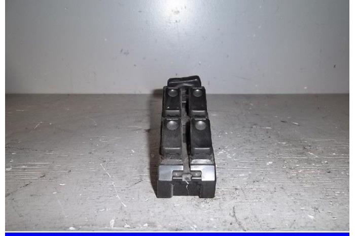 Brytare, eldrivna fönster från en Mazda 323 F (BA14) 1.5i GLX,GT 16V 1995