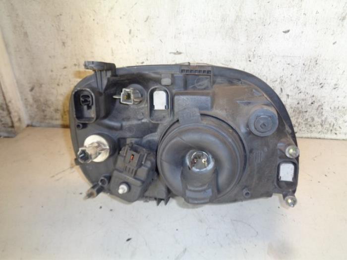 Strålkastare, vänster från en Nissan Micra (K11) 1.3 LX,SLX 16V 1999