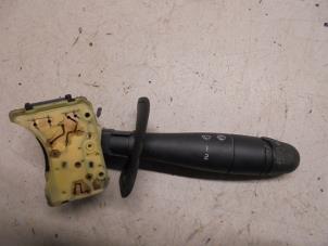 Gebruikte Ruitenwis Schakelaar Renault Kangoo (KC) 1.2 Prijs € 20,00 Margeregeling aangeboden door Hans Auto Onderdelen