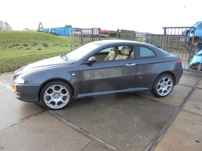 Achterklep van een Alfa Romeo GT (937) 2.0 JTS 16V 2006