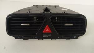 Gebruikte Luchtrooster Dashboard Volkswagen Scirocco (137/13AD) 1.4 TSI 160 16V Prijs € 20,00 Margeregeling aangeboden door Hans Auto Onderdelen