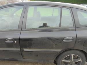 Begagnade Bakdörr, 4-dörrars, vänster Kia Rio (DC22/24) 1.5 16V Pris € 40,00 Marginaltabell erbjuds av Hans Auto Onderdelen