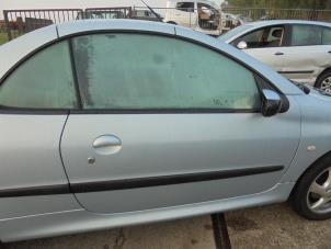Begagnade Dörr, 2-dörrars, höger Peugeot 206 CC (2D) 1.6 16V Pris € 85,00 Marginaltabell erbjuds av Hans Auto Onderdelen